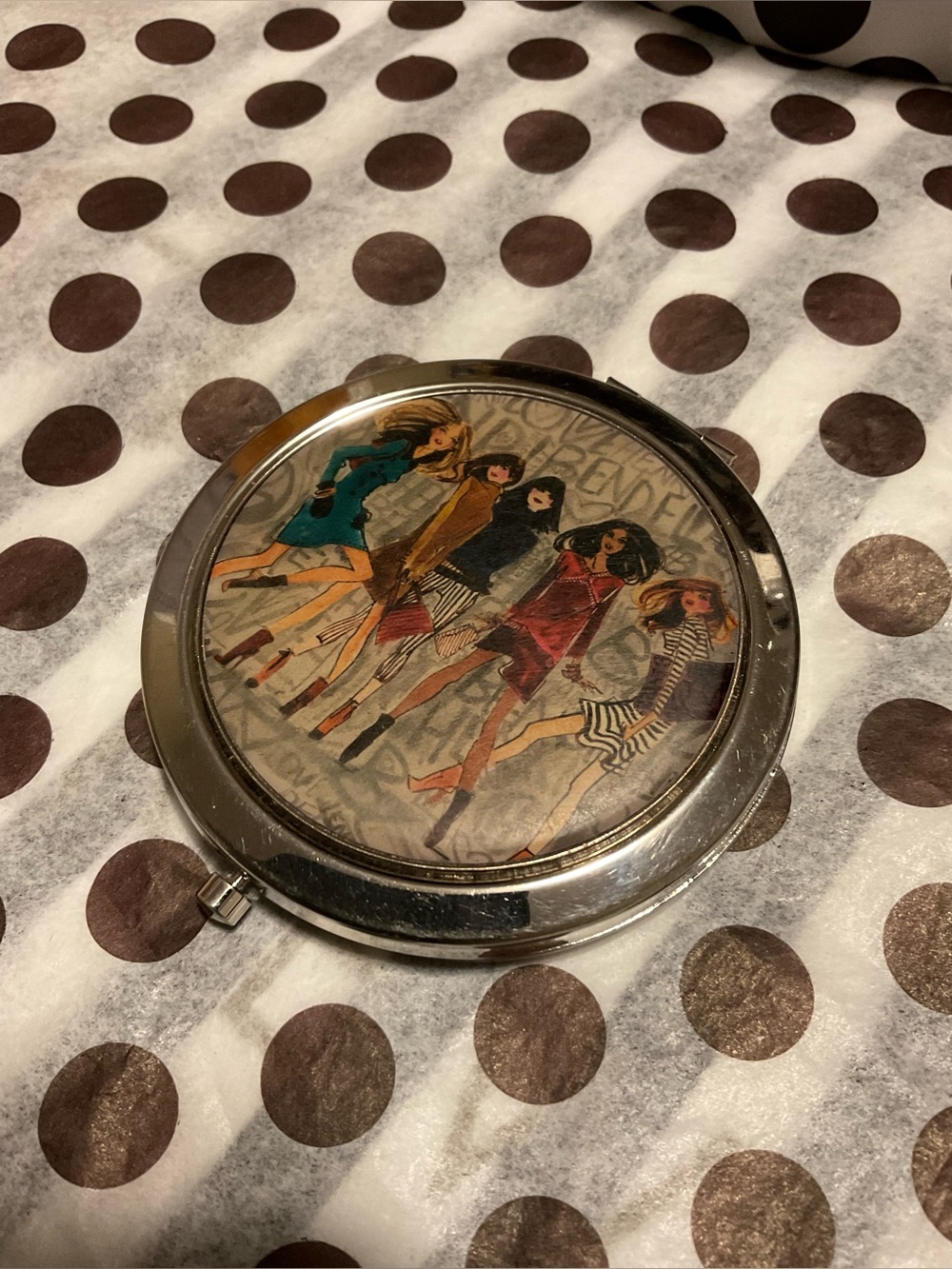 Well Loved Henri Bendel Compact Mirror - PLEASE READ - Picture 4 of 12